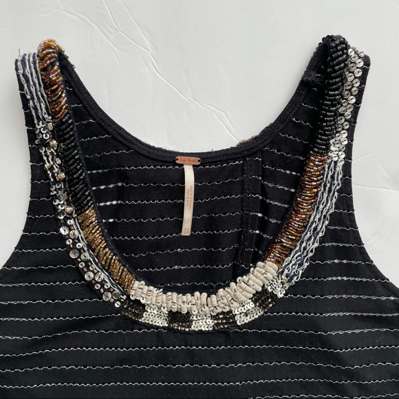 Free People Black Embellished Cropped Beaded Split Tulip Back Tank Size XS - Picture 2 of 9